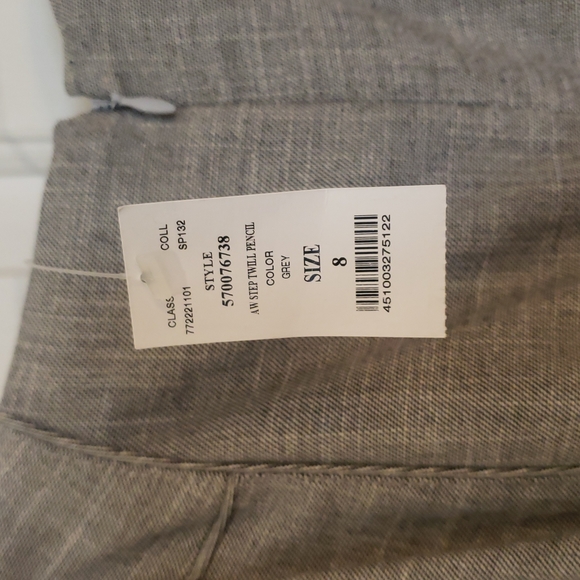 NWT White House Black Market Size 8 Grey Twill Pencil Skirt with ruffle back det - Picture 4 of 4